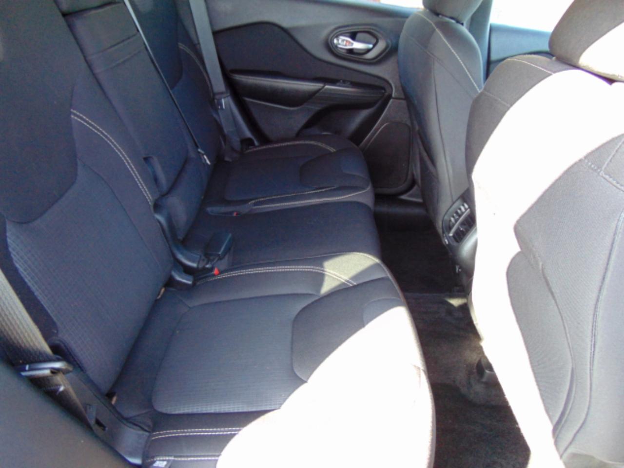 Jeep Cherokee Latitude FWD 2015