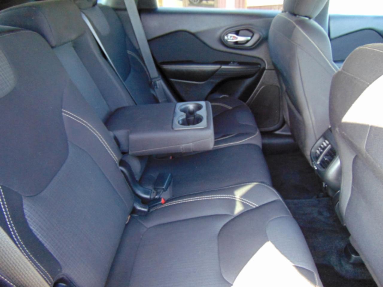 Jeep Cherokee Latitude FWD 2015