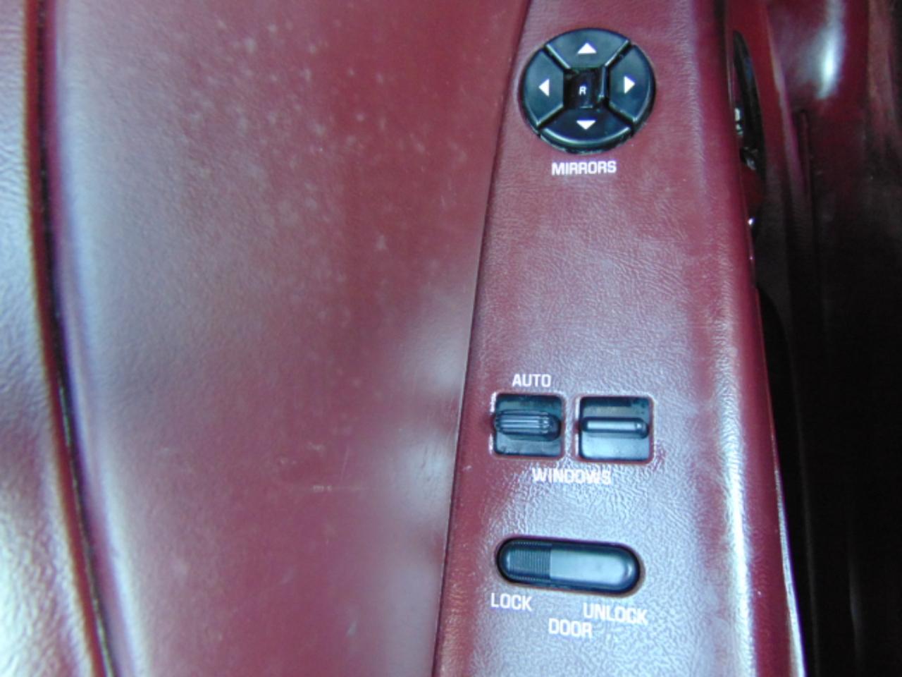 Buick Riviera Coupe 1996