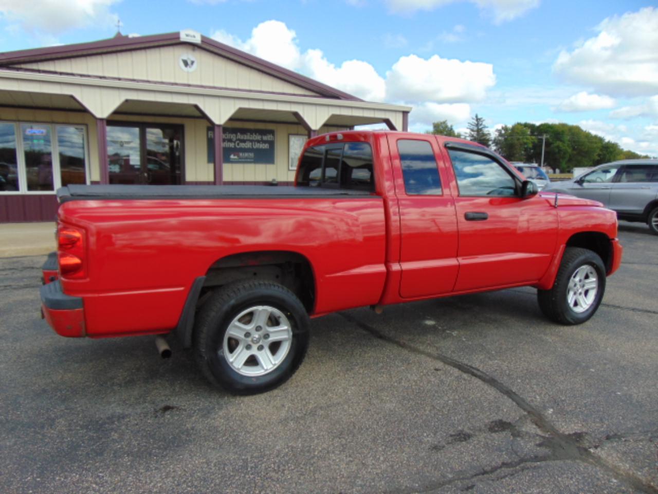 Dodge Dakota SXT Extended Cab 2WD 2011