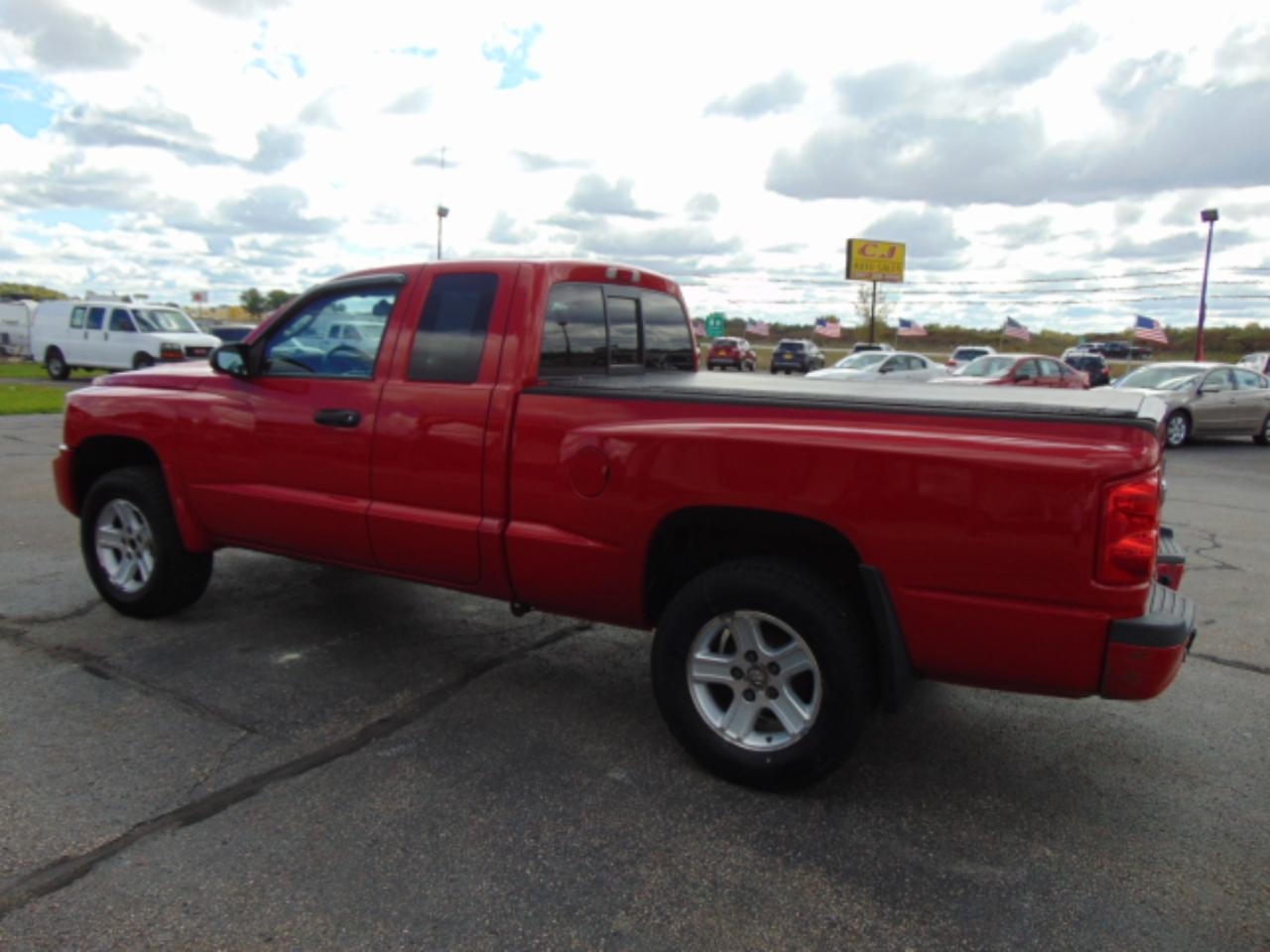 Dodge Dakota SXT Extended Cab 2WD 2011