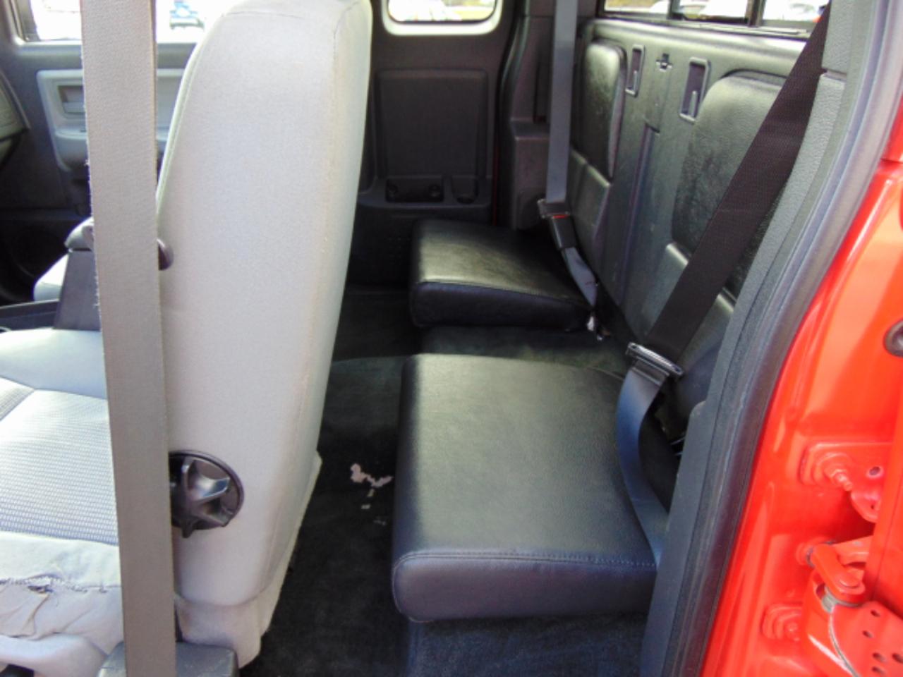 Dodge Dakota SXT Extended Cab 2WD 2011