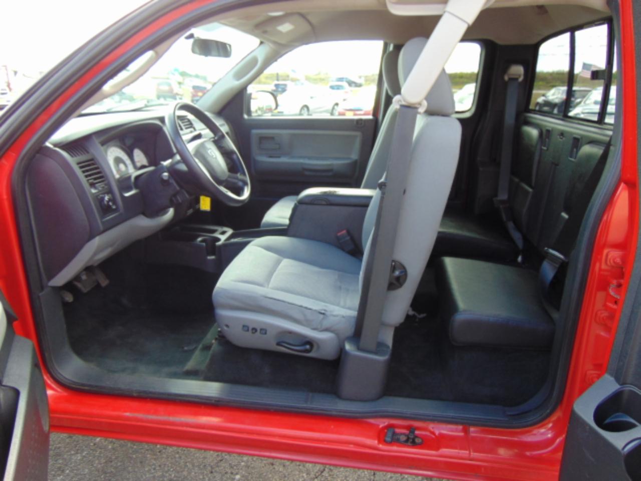 Dodge Dakota SXT Extended Cab 2WD 2011