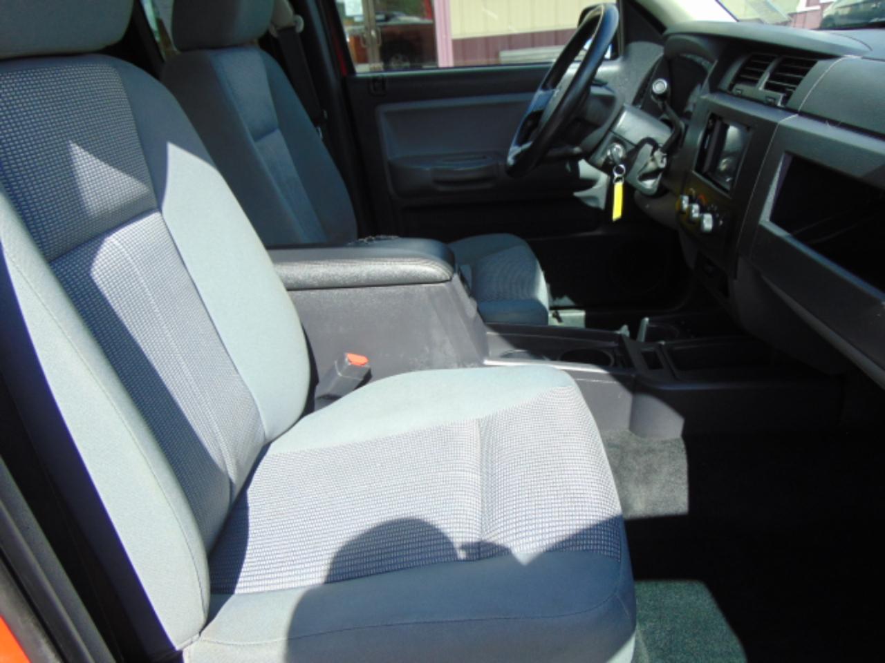 Dodge Dakota SXT Extended Cab 2WD 2011