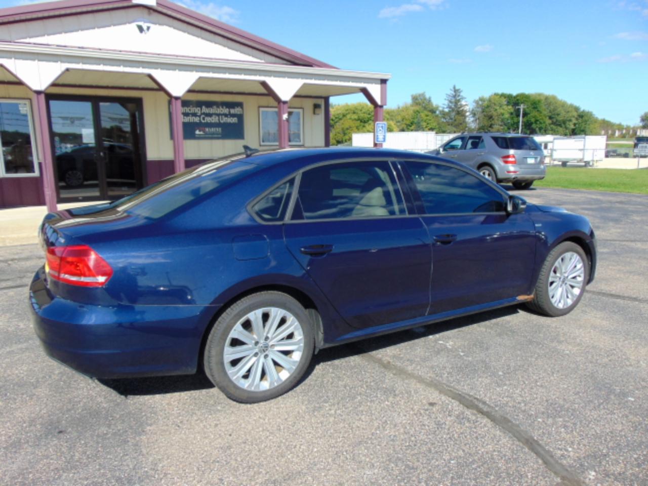 Volkswagen Passat 4dr Sdn 1.8T Auto Wolfsburg Ed 2015