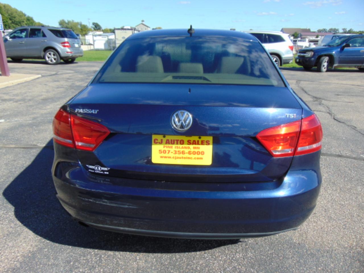 Volkswagen Passat 4dr Sdn 1.8T Auto Wolfsburg Ed 2015