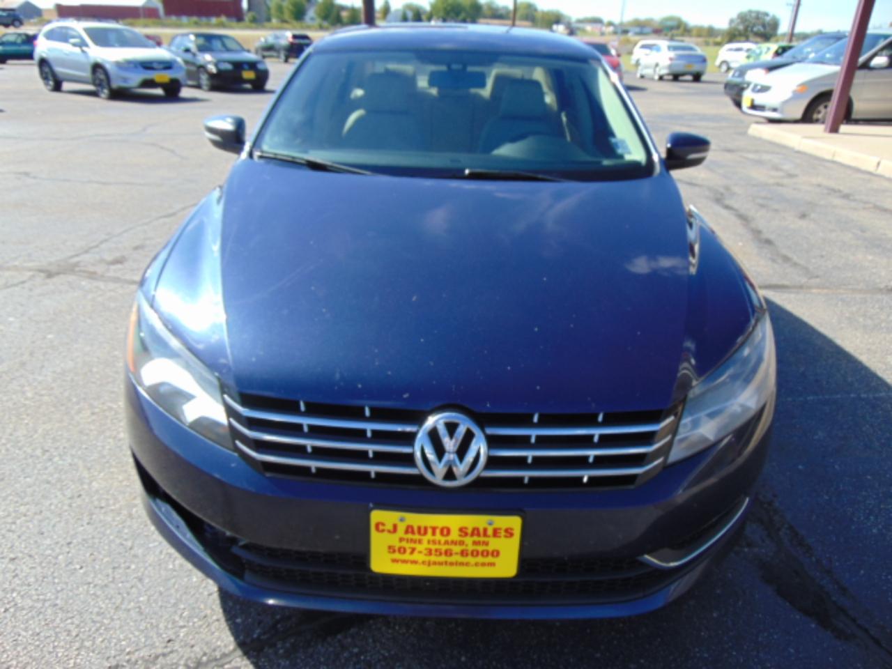 Volkswagen Passat 4dr Sdn 1.8T Auto Wolfsburg Ed 2015