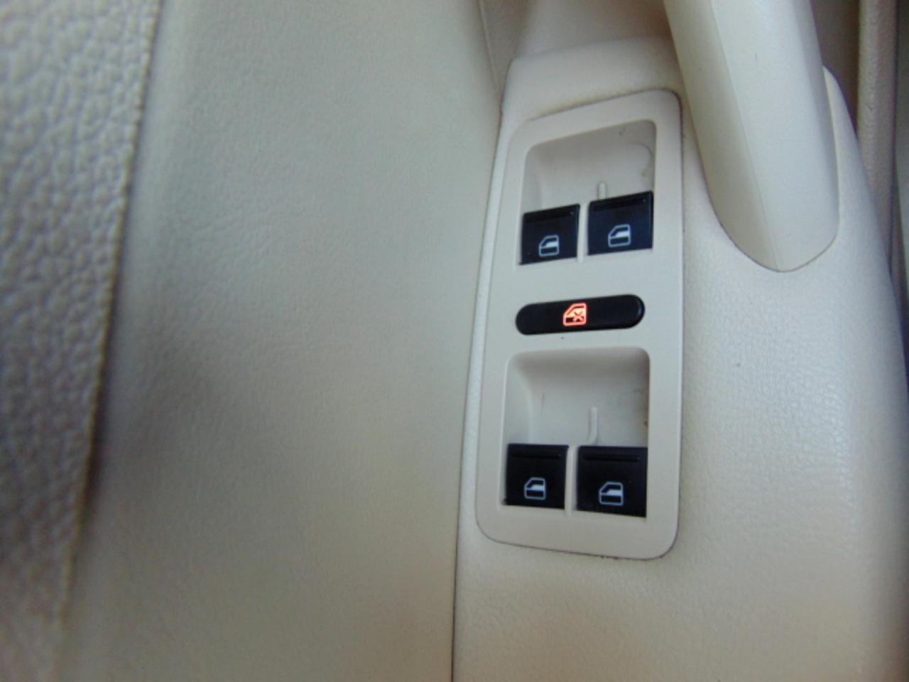 Volkswagen Passat 4dr Sdn 1.8T Auto Wolfsburg Ed 2015