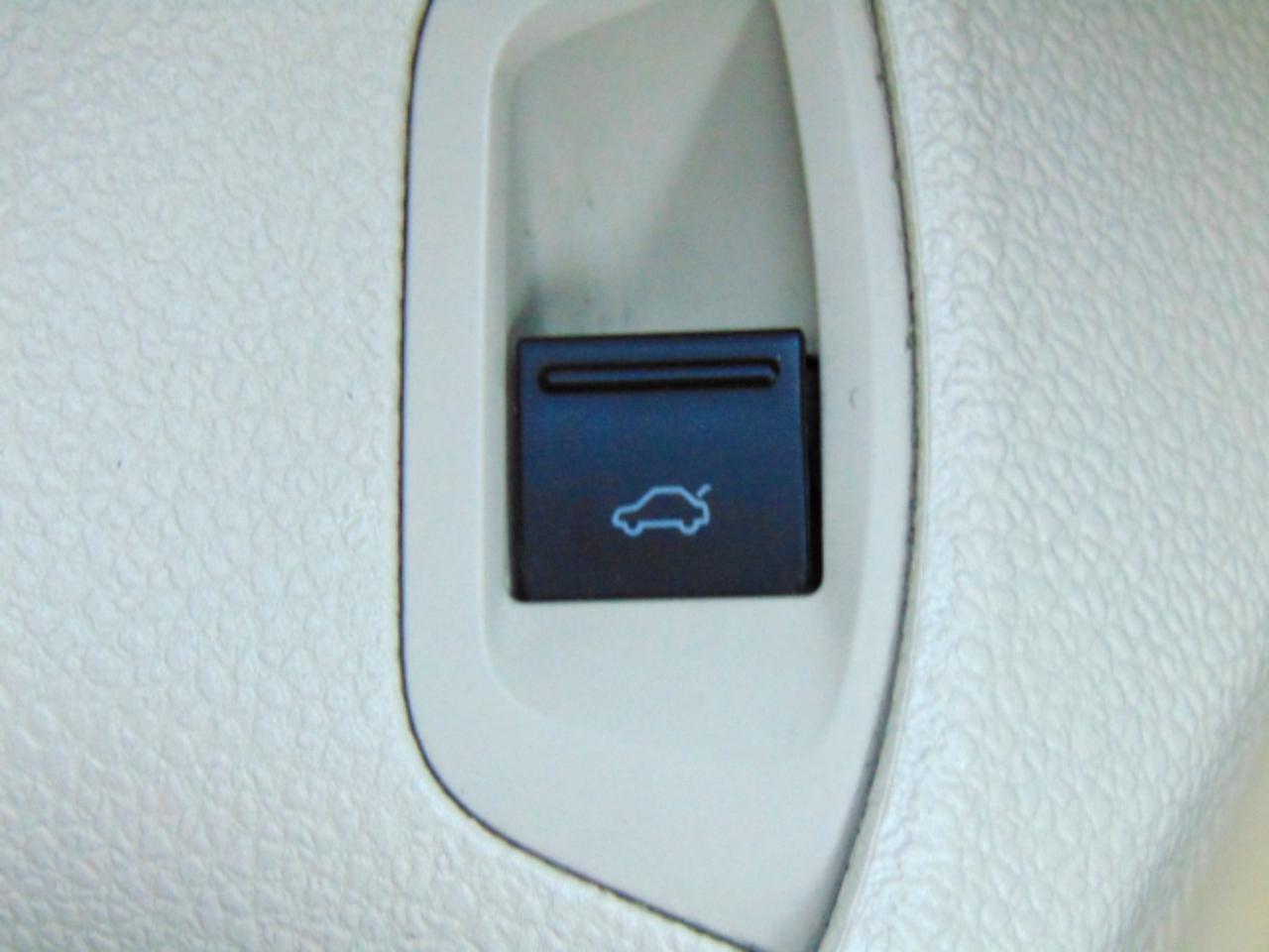 Volkswagen Passat 4dr Sdn 1.8T Auto Wolfsburg Ed 2015