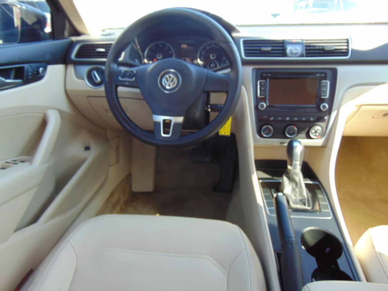 Volkswagen Passat 4dr Sdn 1.8T Auto Wolfsburg Ed 2015