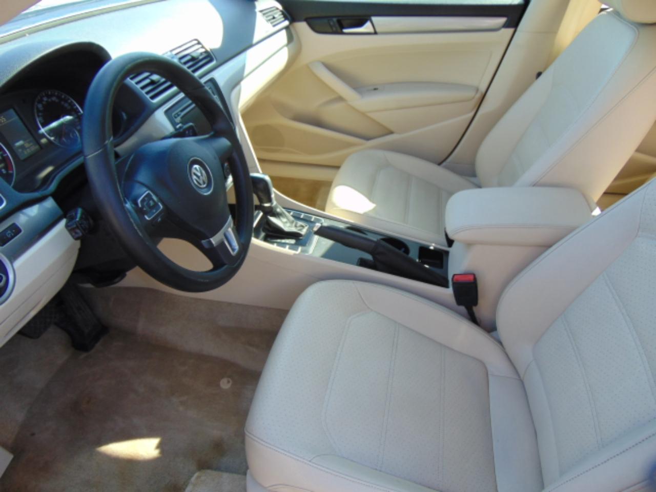 Volkswagen Passat 4dr Sdn 1.8T Auto Wolfsburg Ed 2015