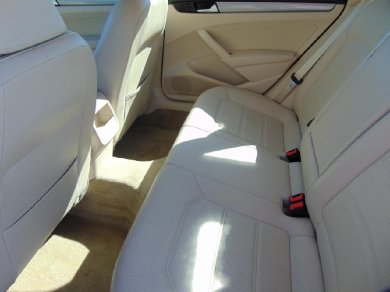 Volkswagen Passat 4dr Sdn 1.8T Auto Wolfsburg Ed 2015