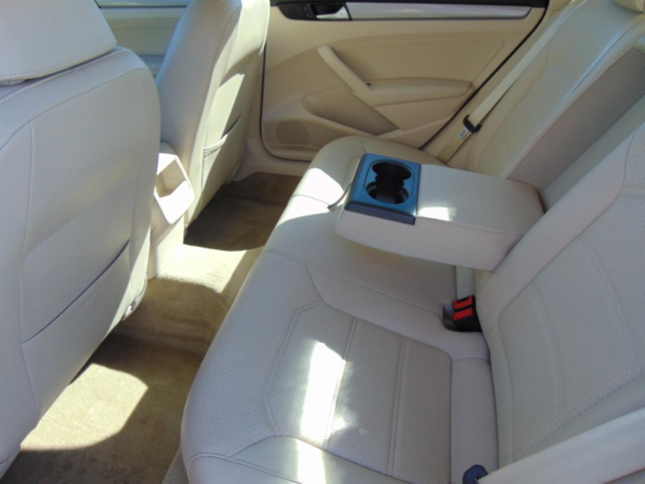Volkswagen Passat 4dr Sdn 1.8T Auto Wolfsburg Ed 2015