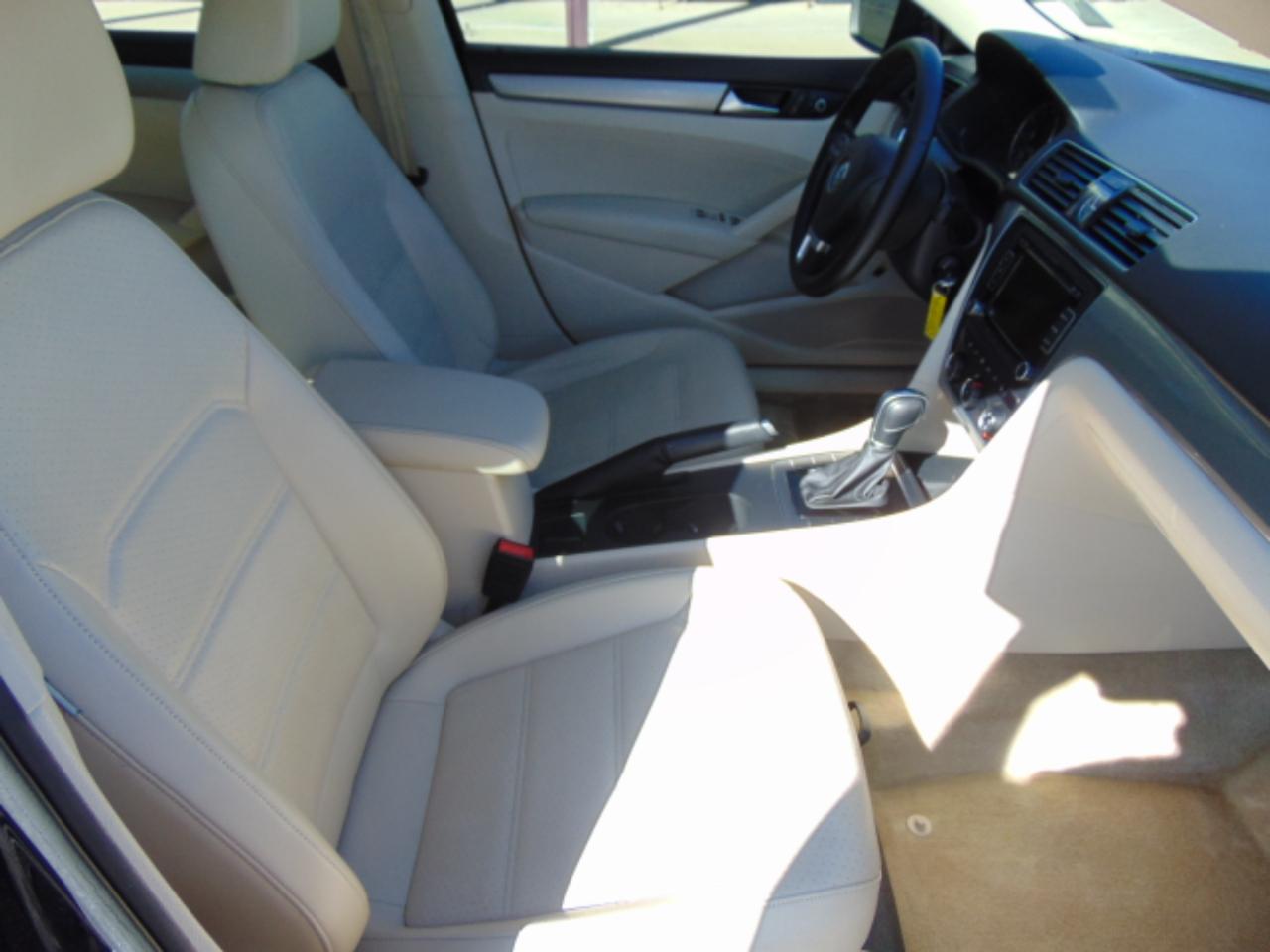 Volkswagen Passat 4dr Sdn 1.8T Auto Wolfsburg Ed 2015