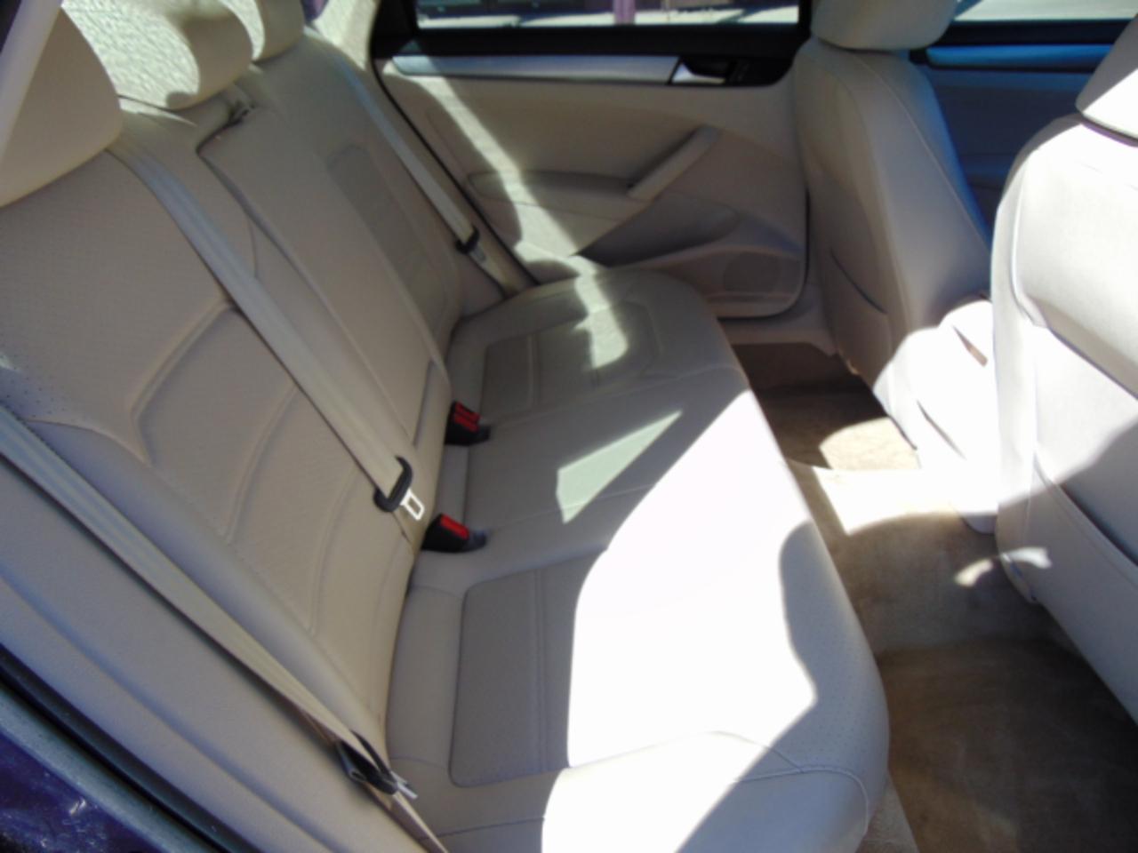 Volkswagen Passat 4dr Sdn 1.8T Auto Wolfsburg Ed 2015