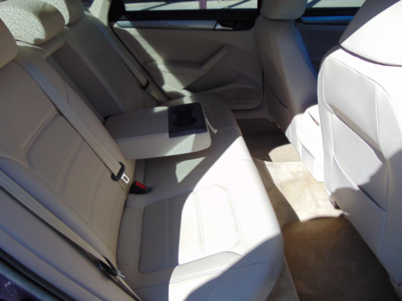 Volkswagen Passat 4dr Sdn 1.8T Auto Wolfsburg Ed 2015