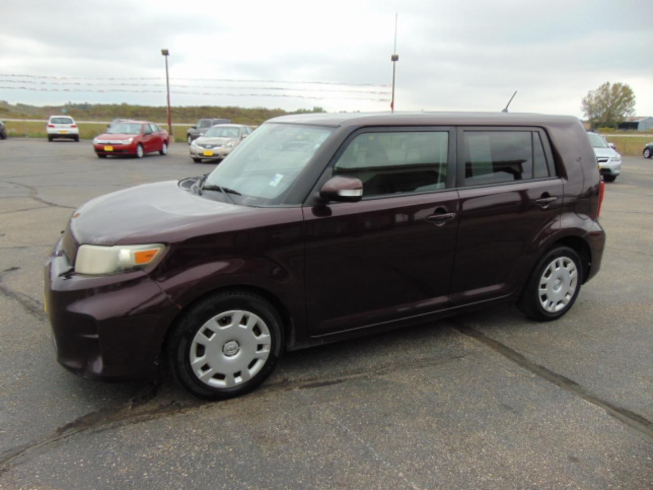 Scion xB 5-Door Wagon 5-Spd MT 2011