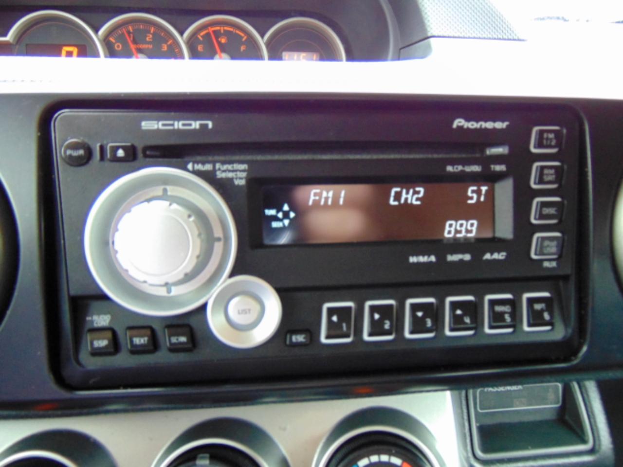 Scion xB 5-Door Wagon 5-Spd MT 2011