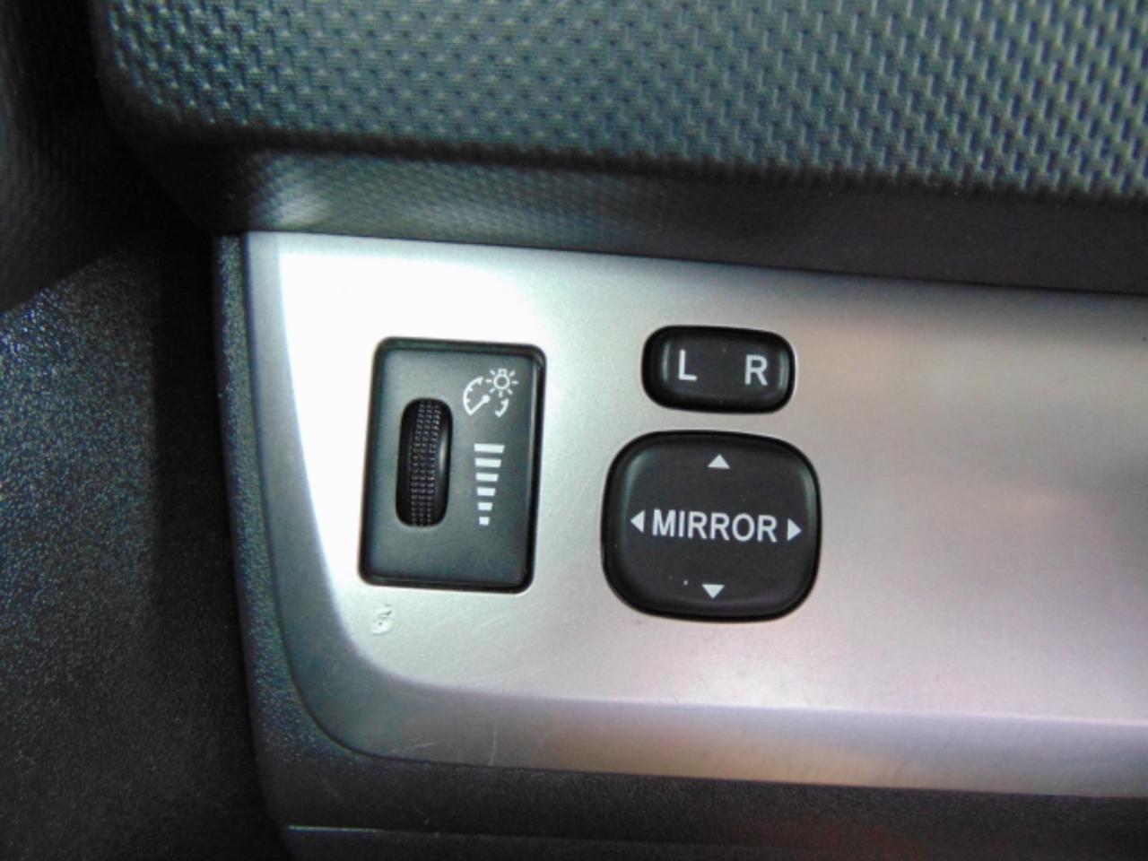 Scion xB 5-Door Wagon 5-Spd MT 2011