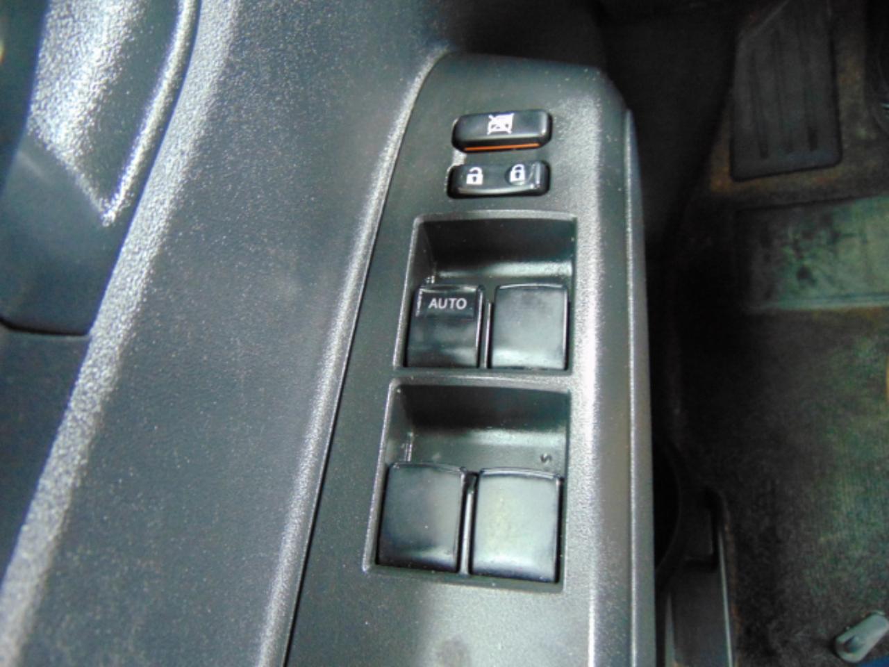 Scion xB 5-Door Wagon 5-Spd MT 2011