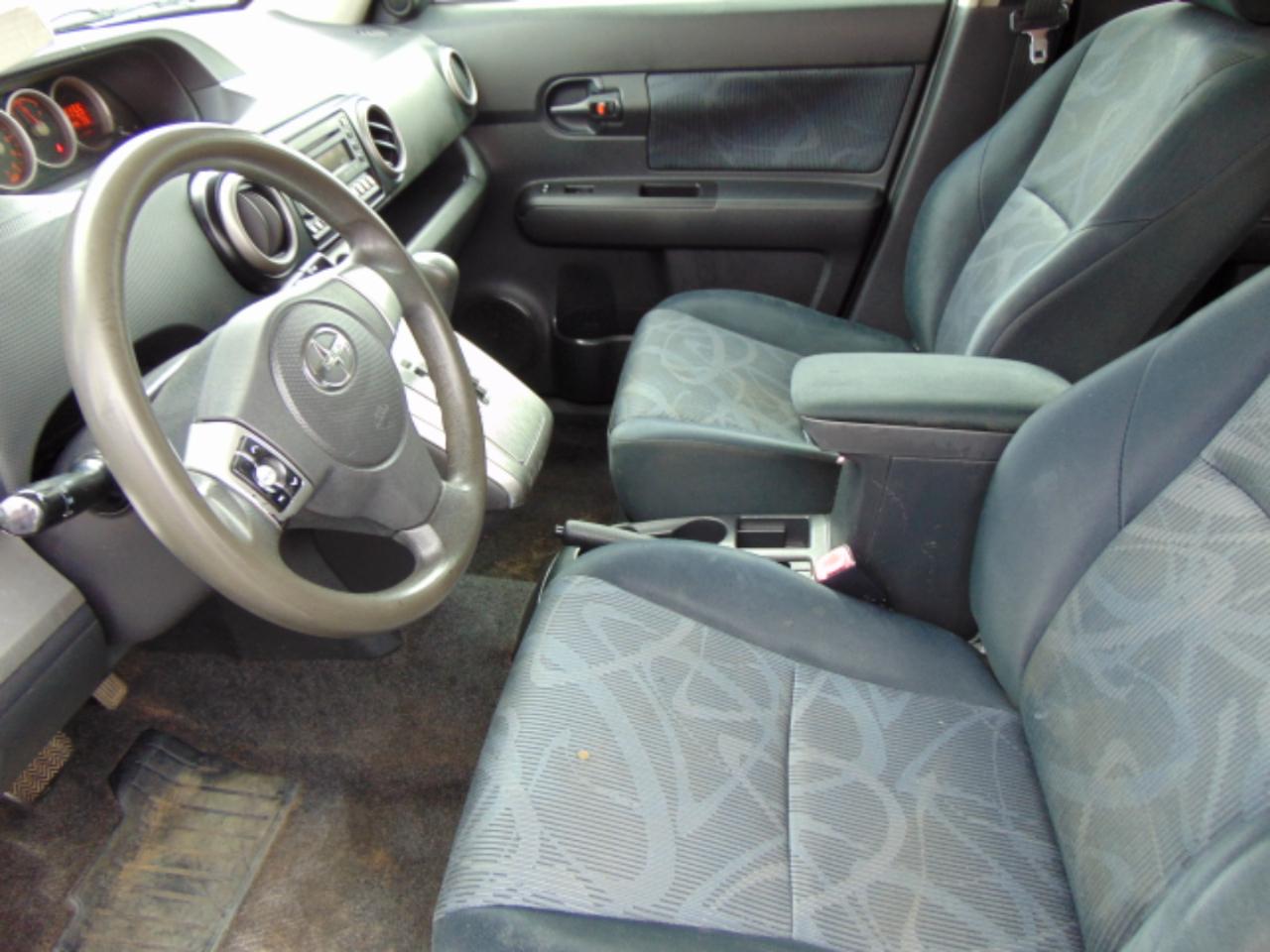 Scion xB 5-Door Wagon 5-Spd MT 2011