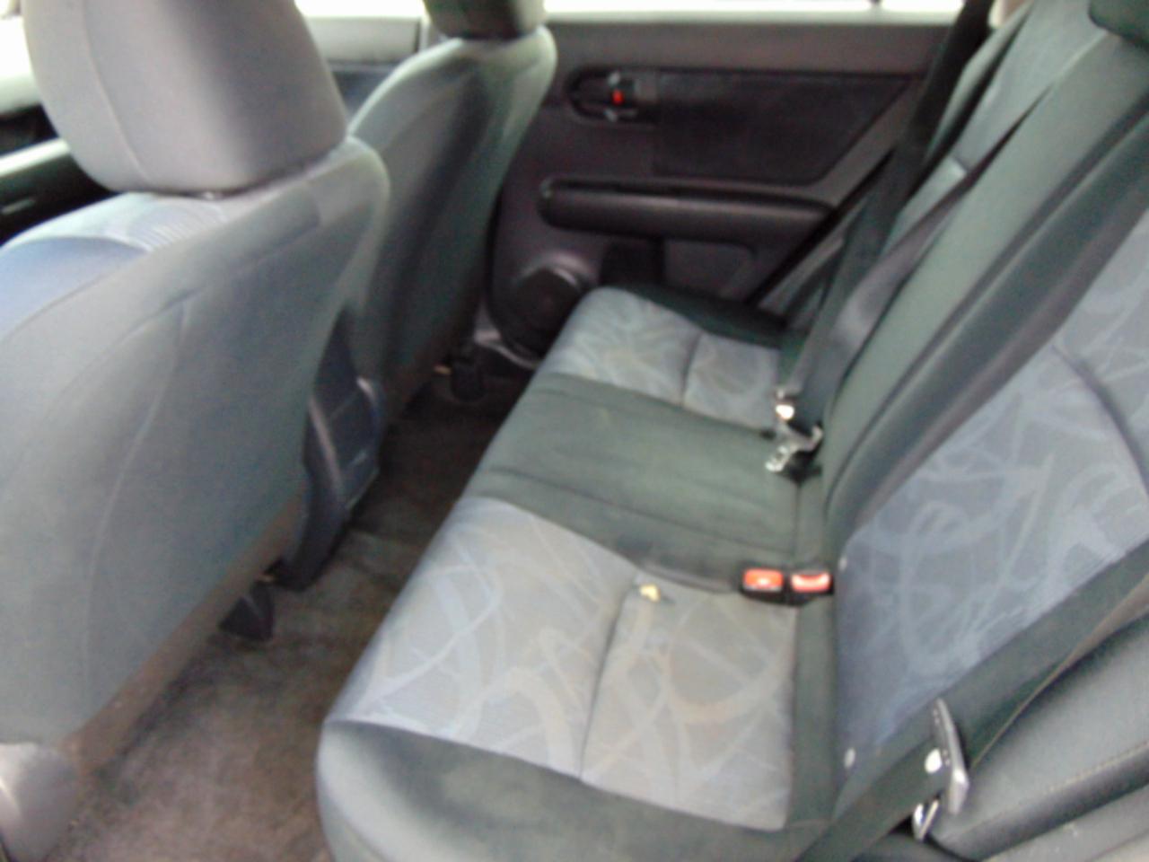 Scion xB 5-Door Wagon 5-Spd MT 2011