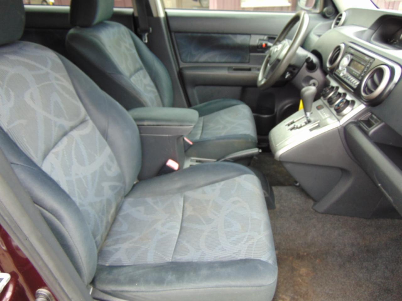 Scion xB 5-Door Wagon 5-Spd MT 2011