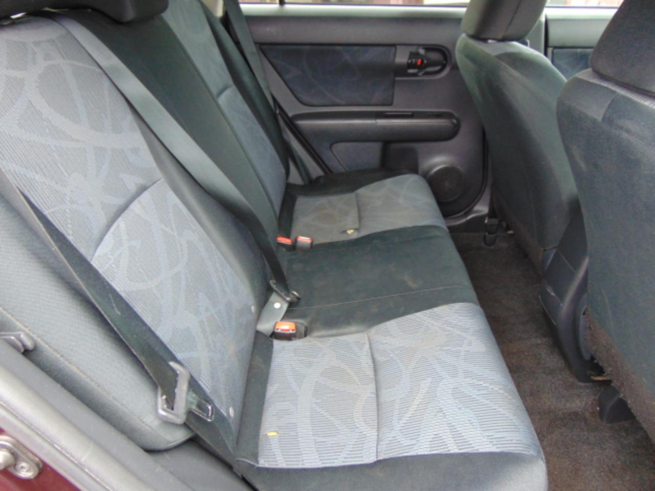 Scion xB 5-Door Wagon 5-Spd MT 2011