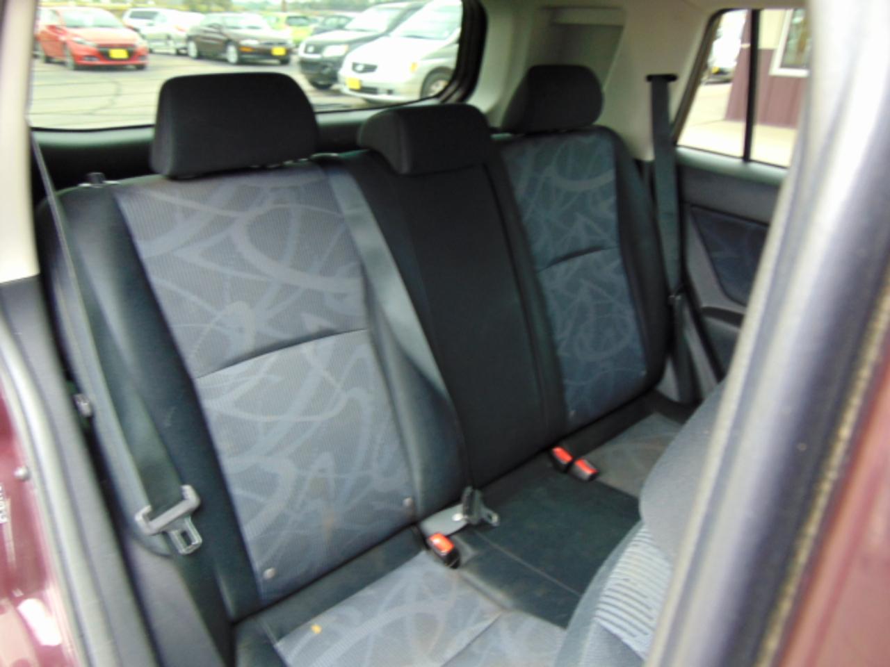 Scion xB 5-Door Wagon 5-Spd MT 2011