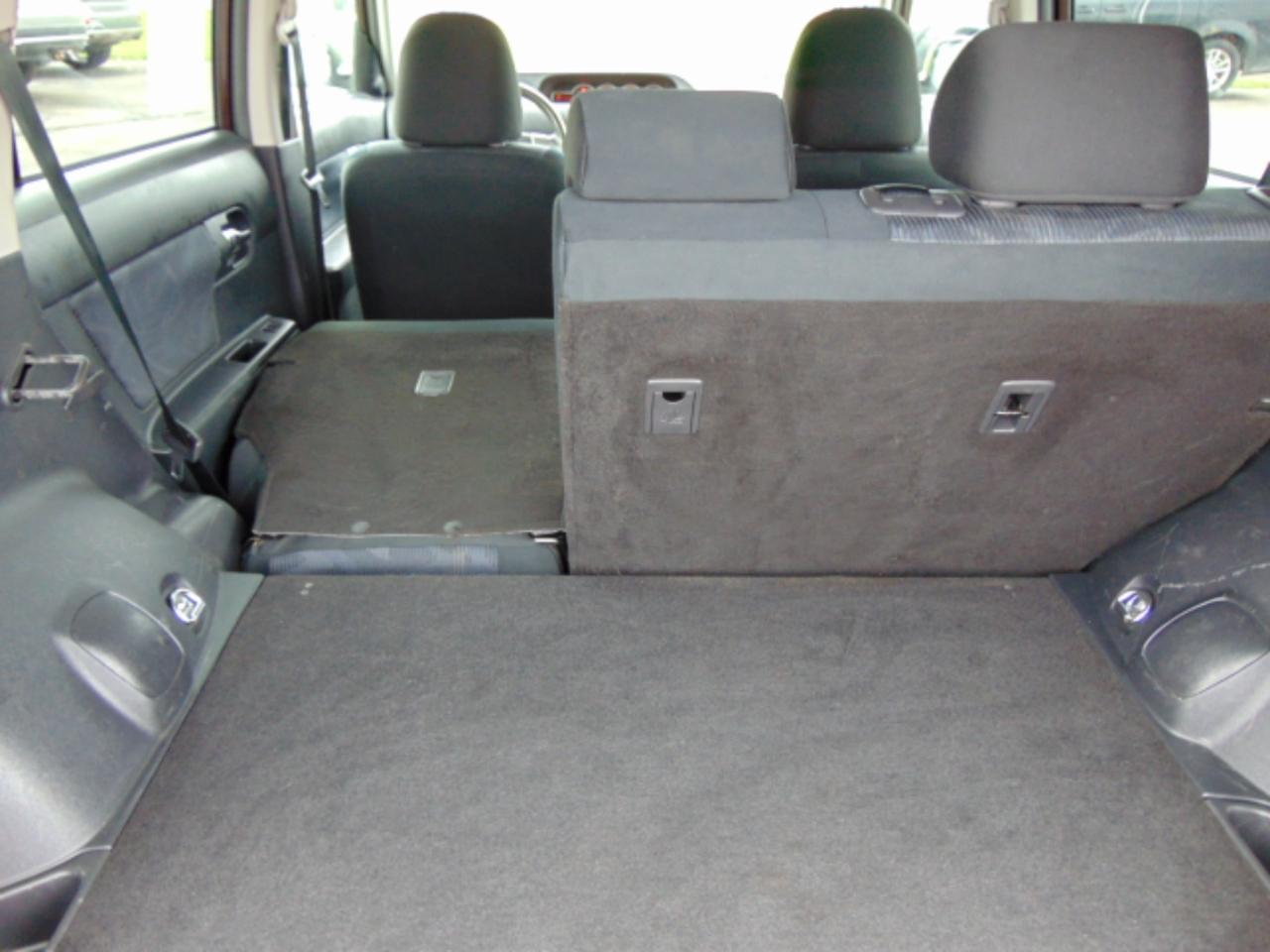 Scion xB 5-Door Wagon 5-Spd MT 2011
