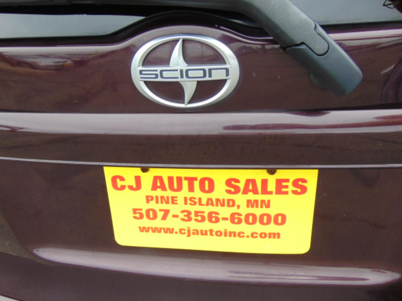 Scion xB 5-Door Wagon 5-Spd MT 2011