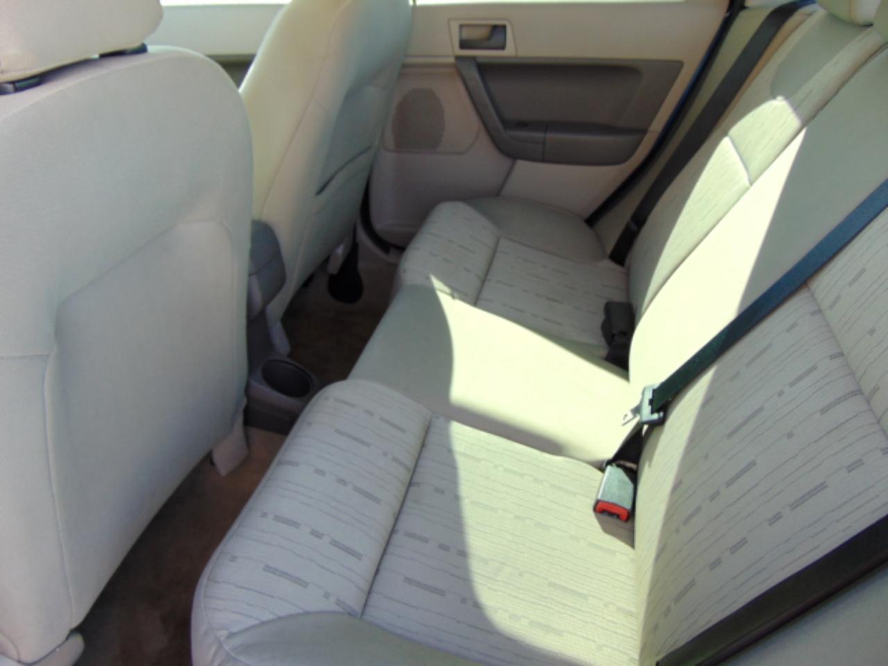 Ford Focus SE Sedan 2009