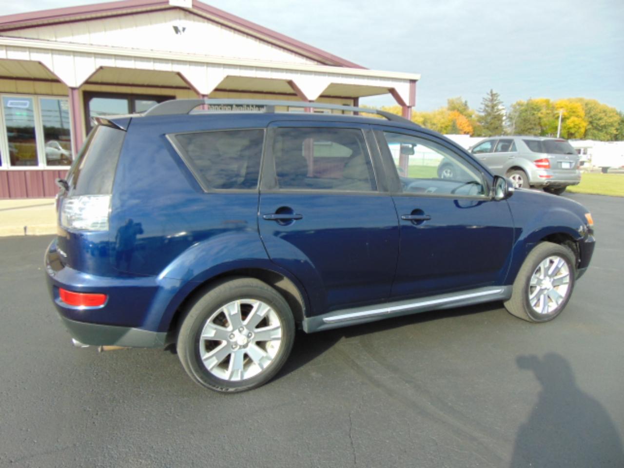 Mitsubishi Outlander SE 2WD 2011