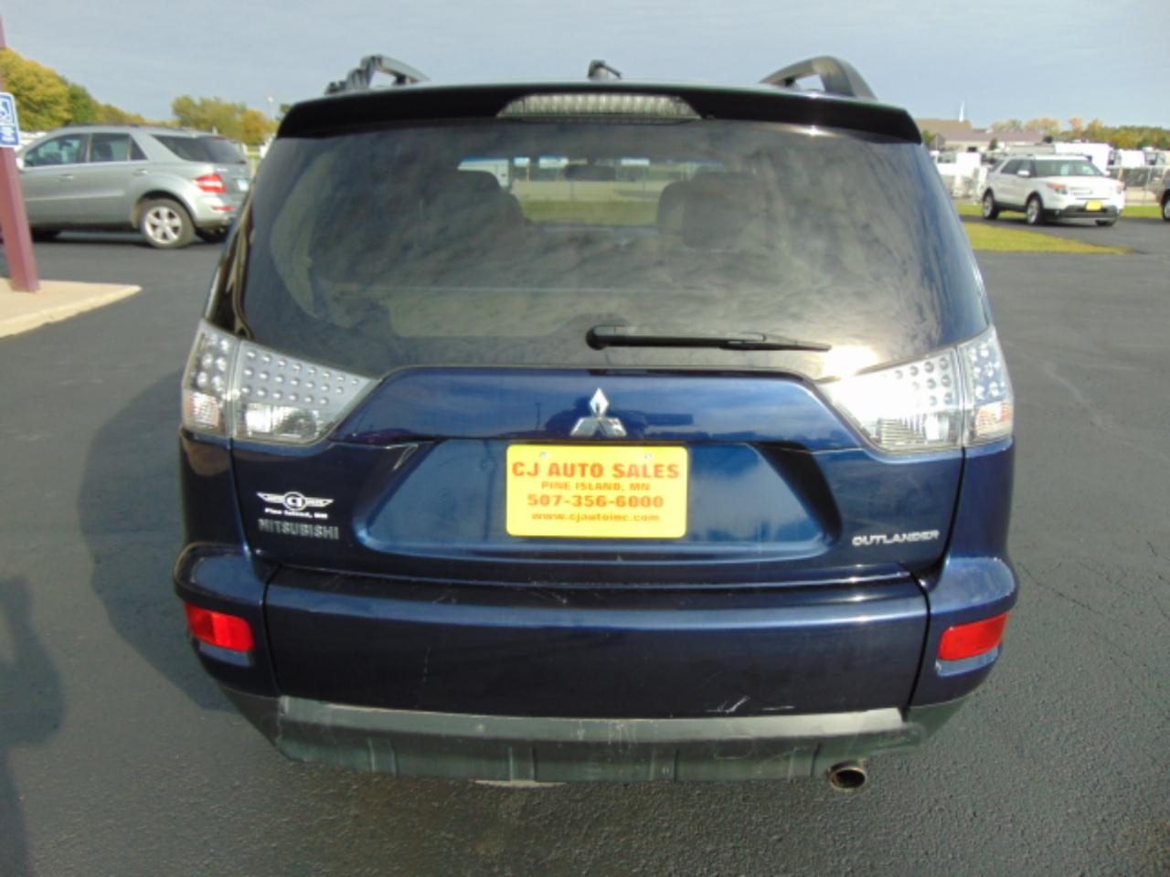 Mitsubishi Outlander SE 2WD 2011