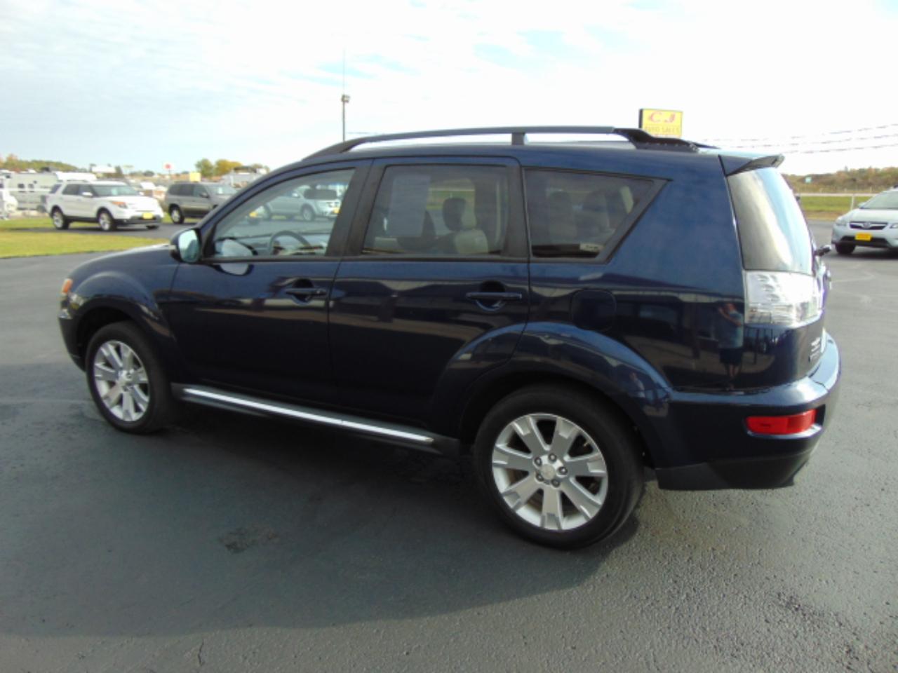 Mitsubishi Outlander SE 2WD 2011