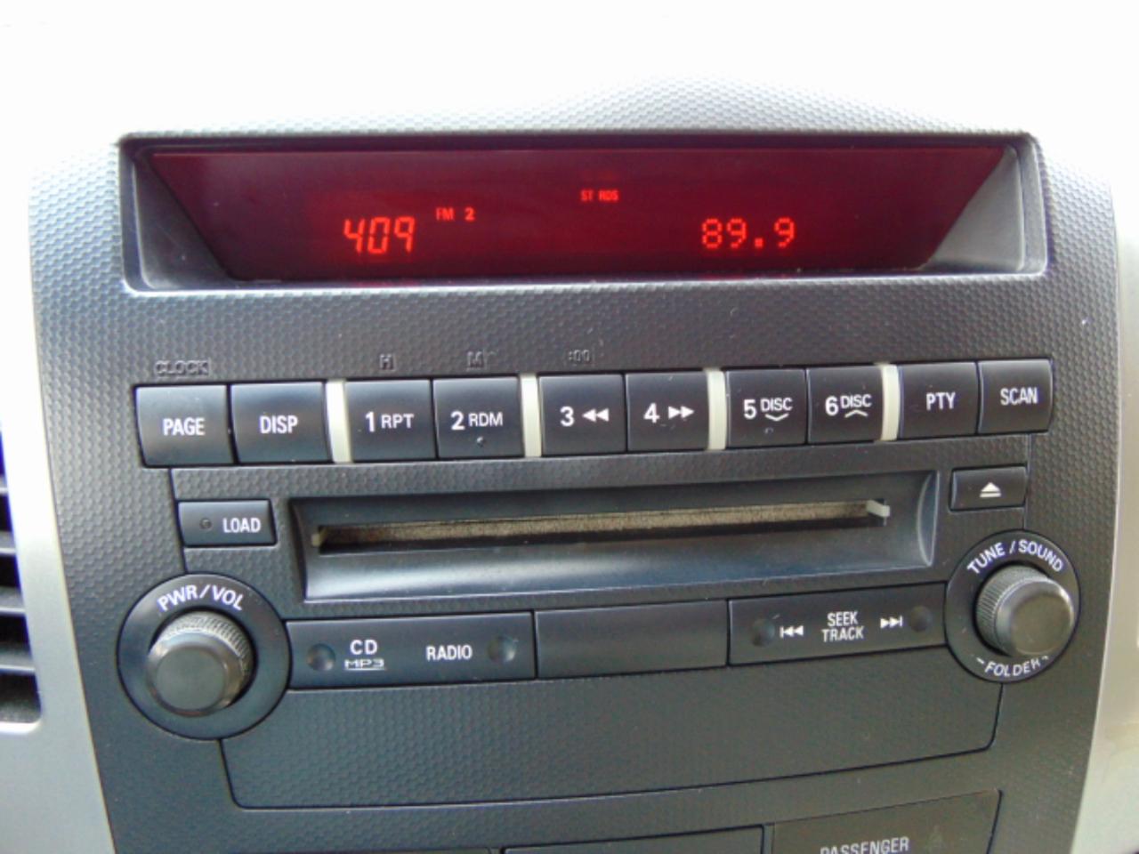 Mitsubishi Outlander SE 2WD 2011