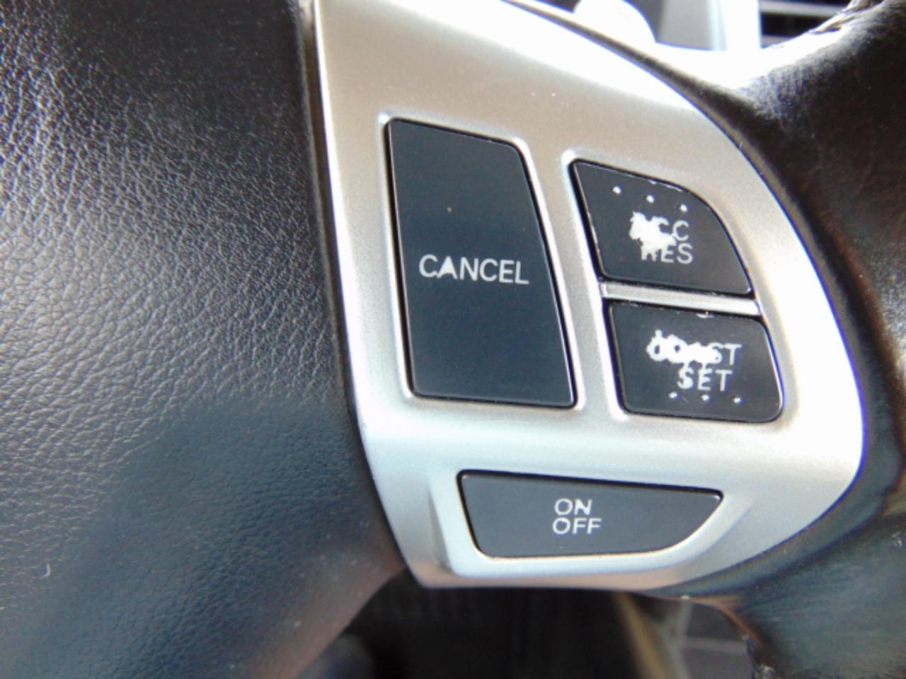 Mitsubishi Outlander SE 2WD 2011