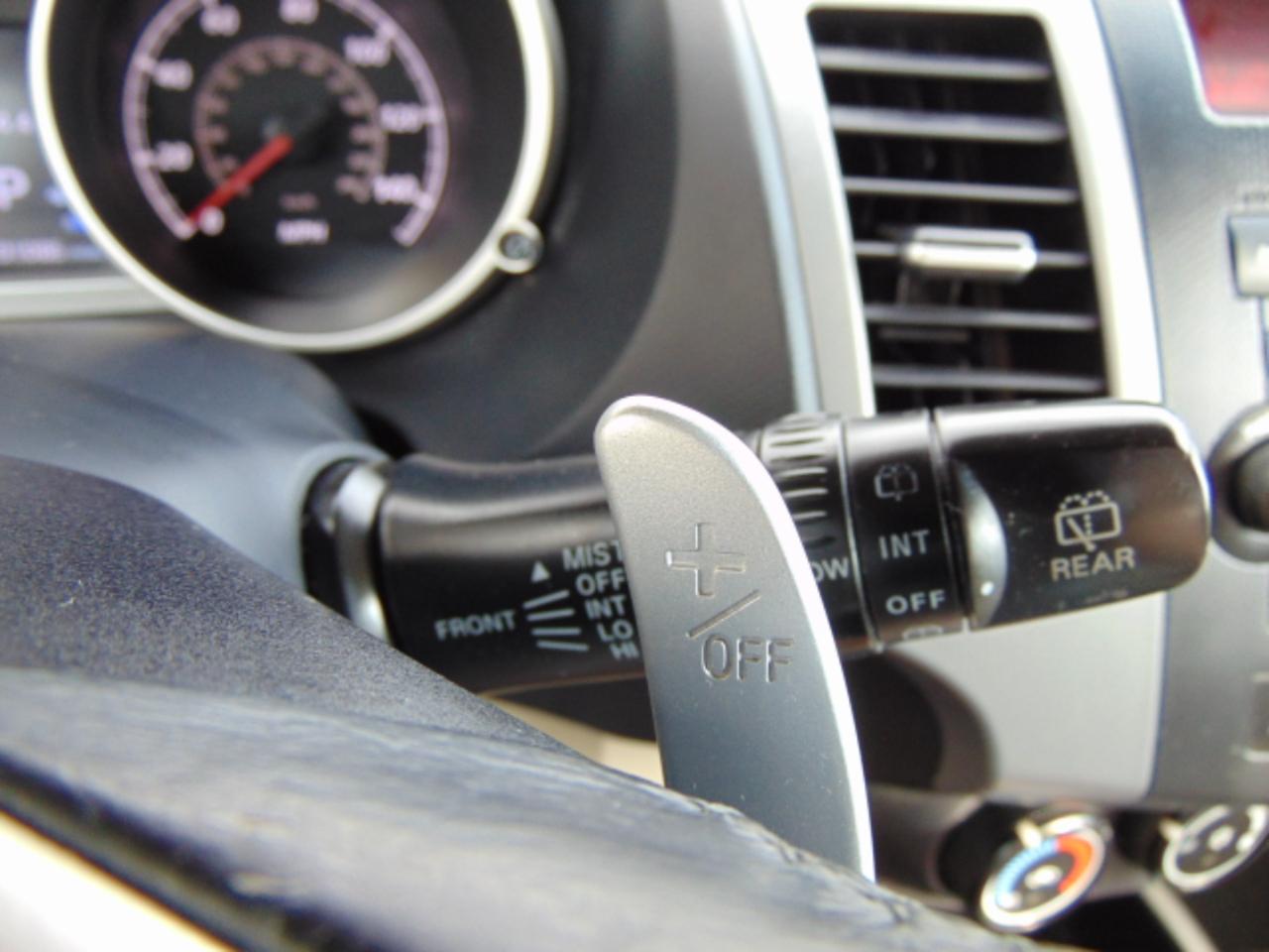 Mitsubishi Outlander SE 2WD 2011