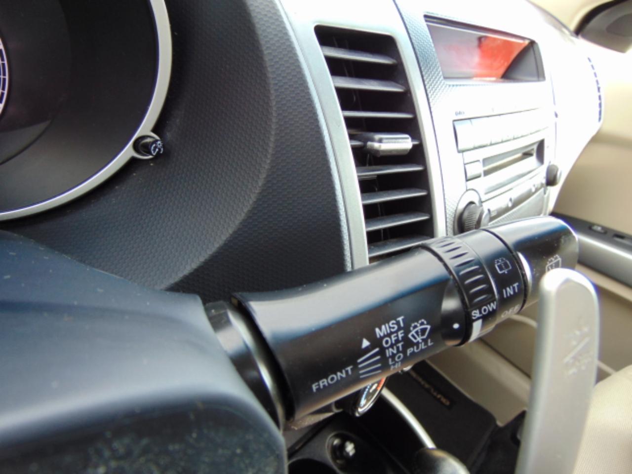 Mitsubishi Outlander SE 2WD 2011