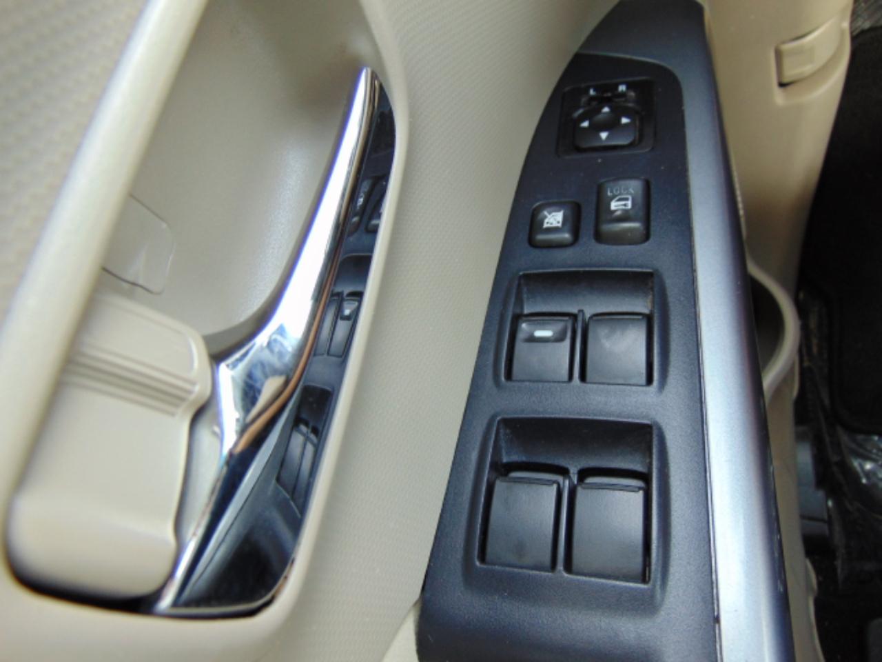 Mitsubishi Outlander SE 2WD 2011