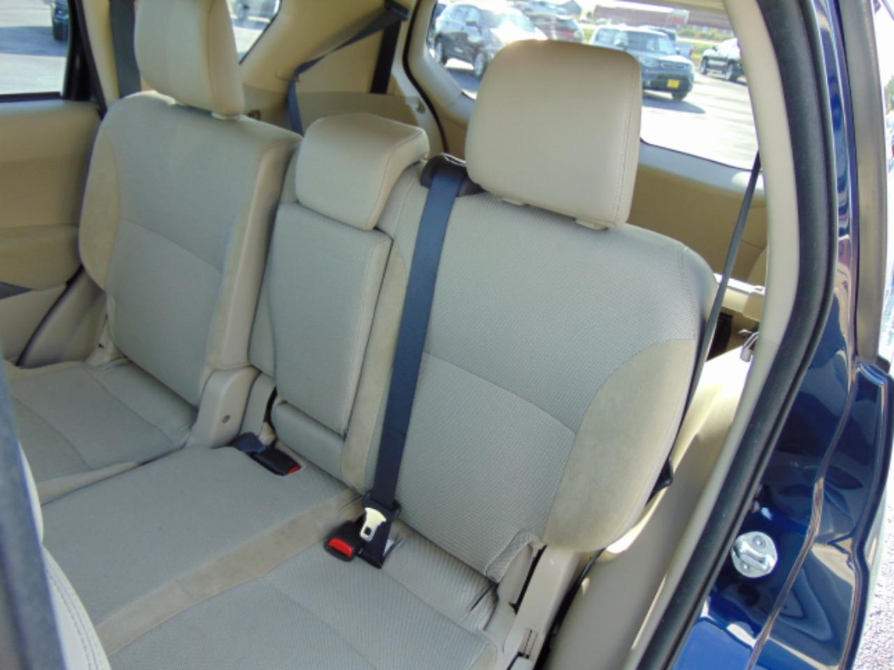 Mitsubishi Outlander SE 2WD 2011
