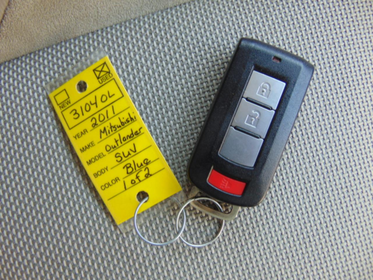 Mitsubishi Outlander SE 2WD 2011
