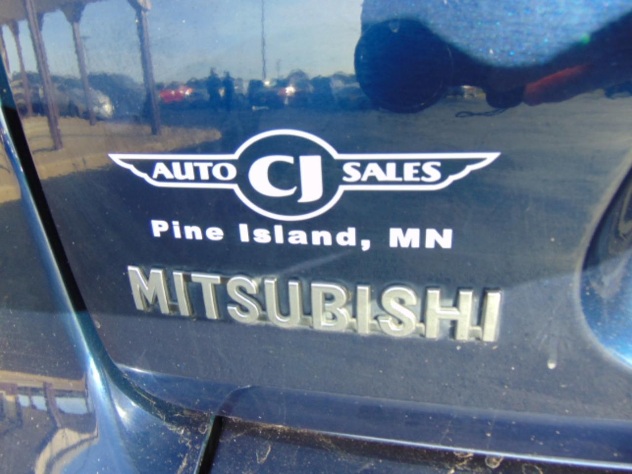 Mitsubishi Outlander SE 2WD 2011