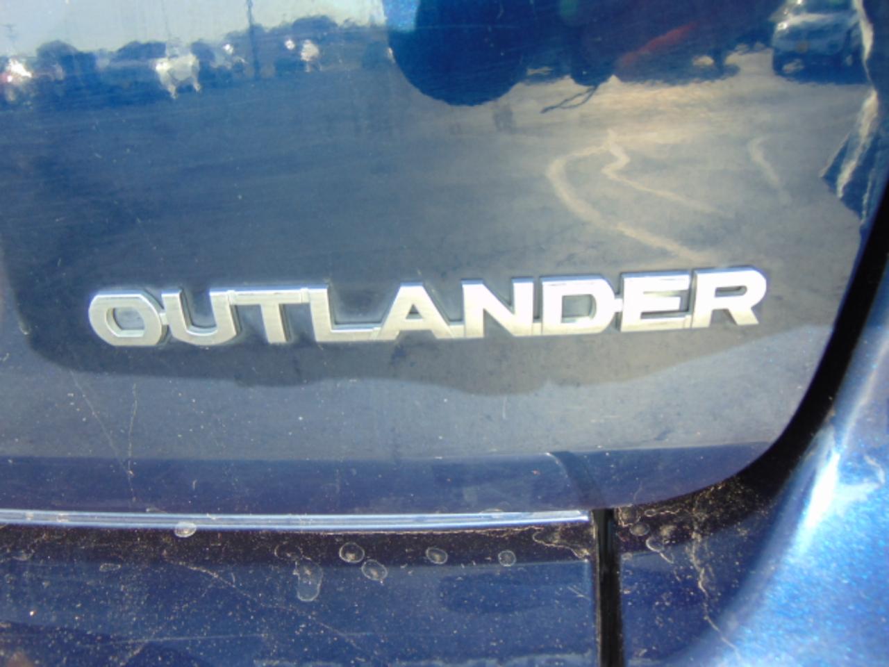 Mitsubishi Outlander SE 2WD 2011