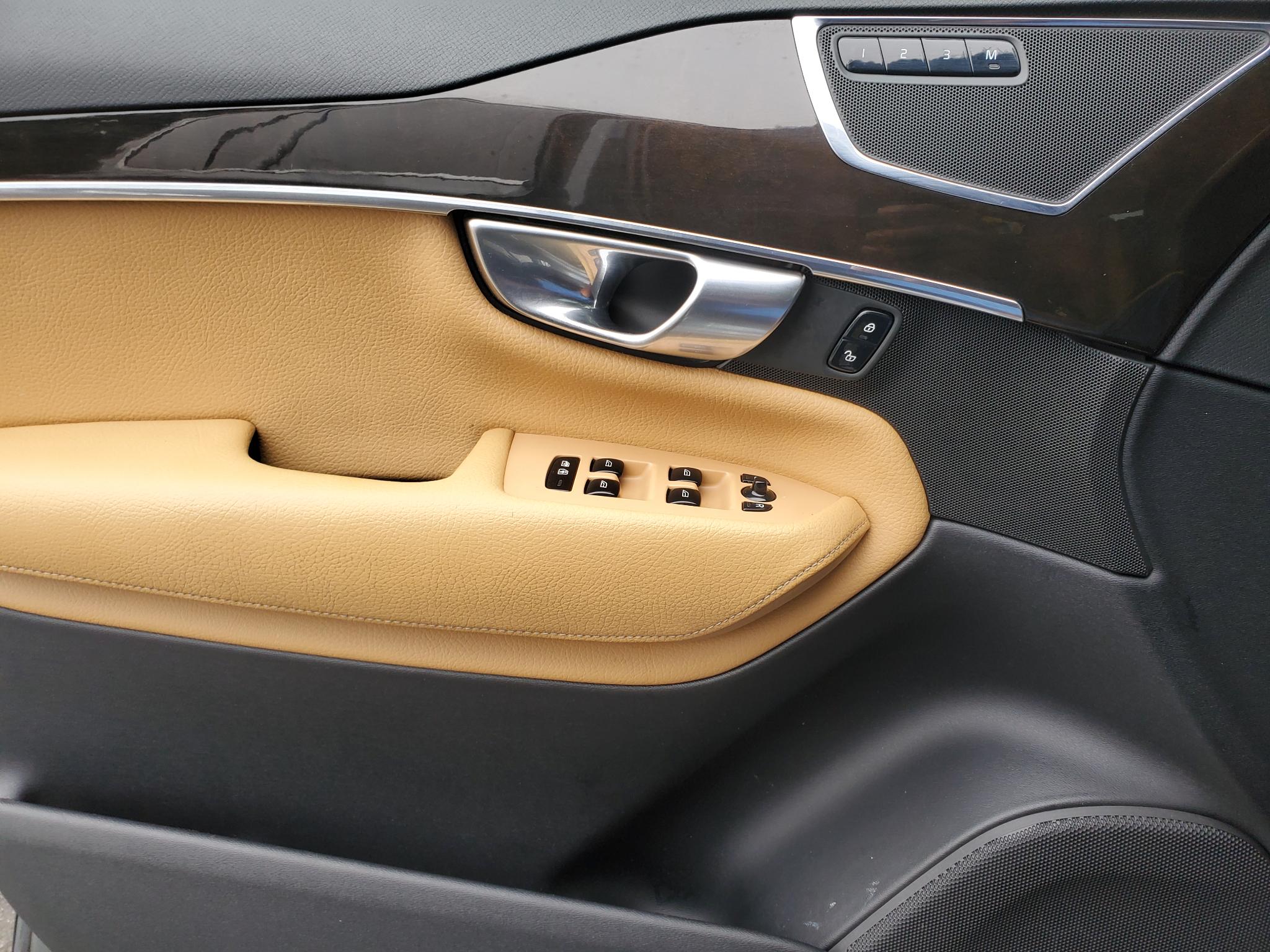 Volvo XC90 T6 AWD 7-Passenger Momentum 2018
