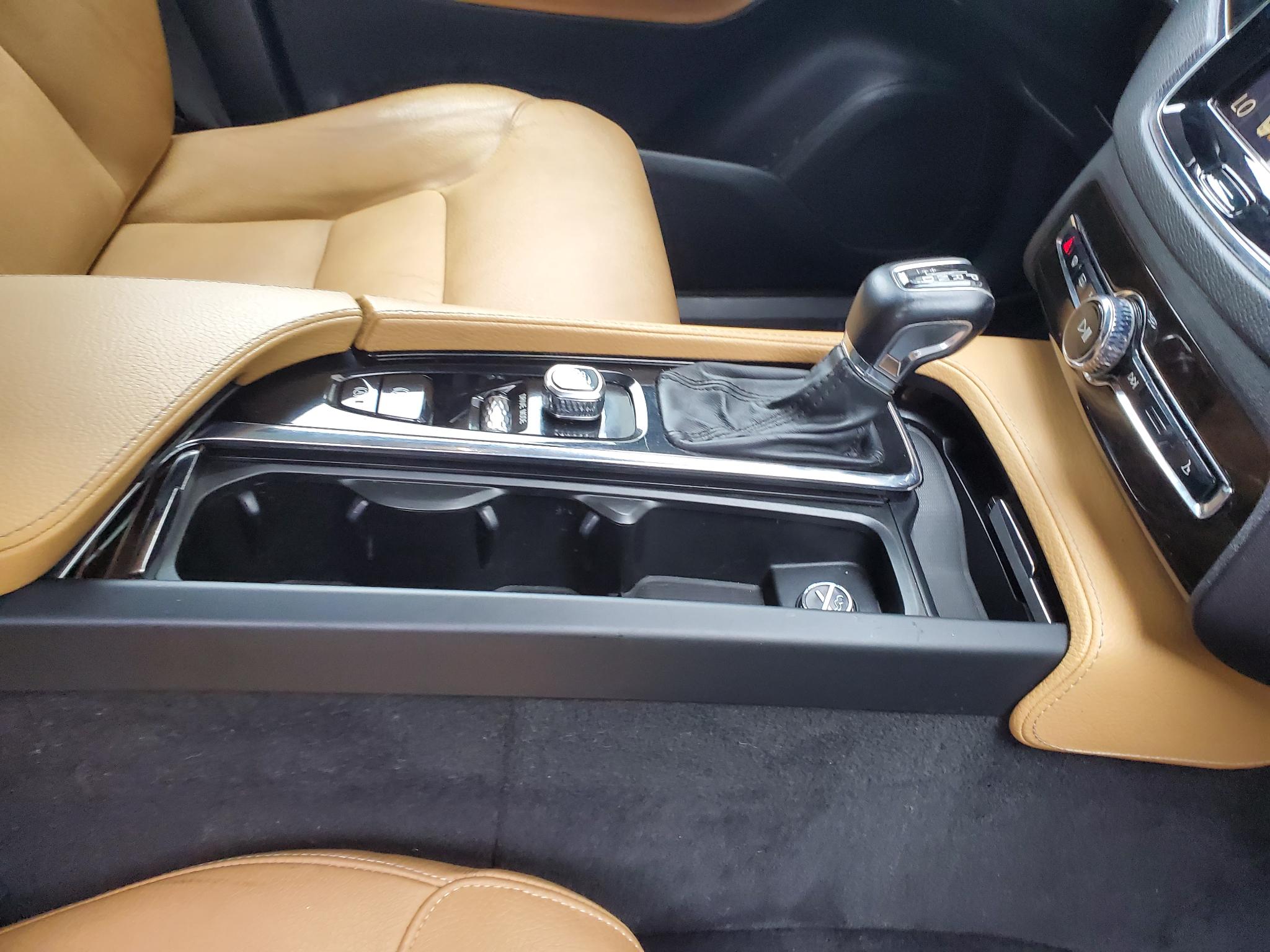 Volvo XC90 T6 AWD 7-Passenger Momentum 2018