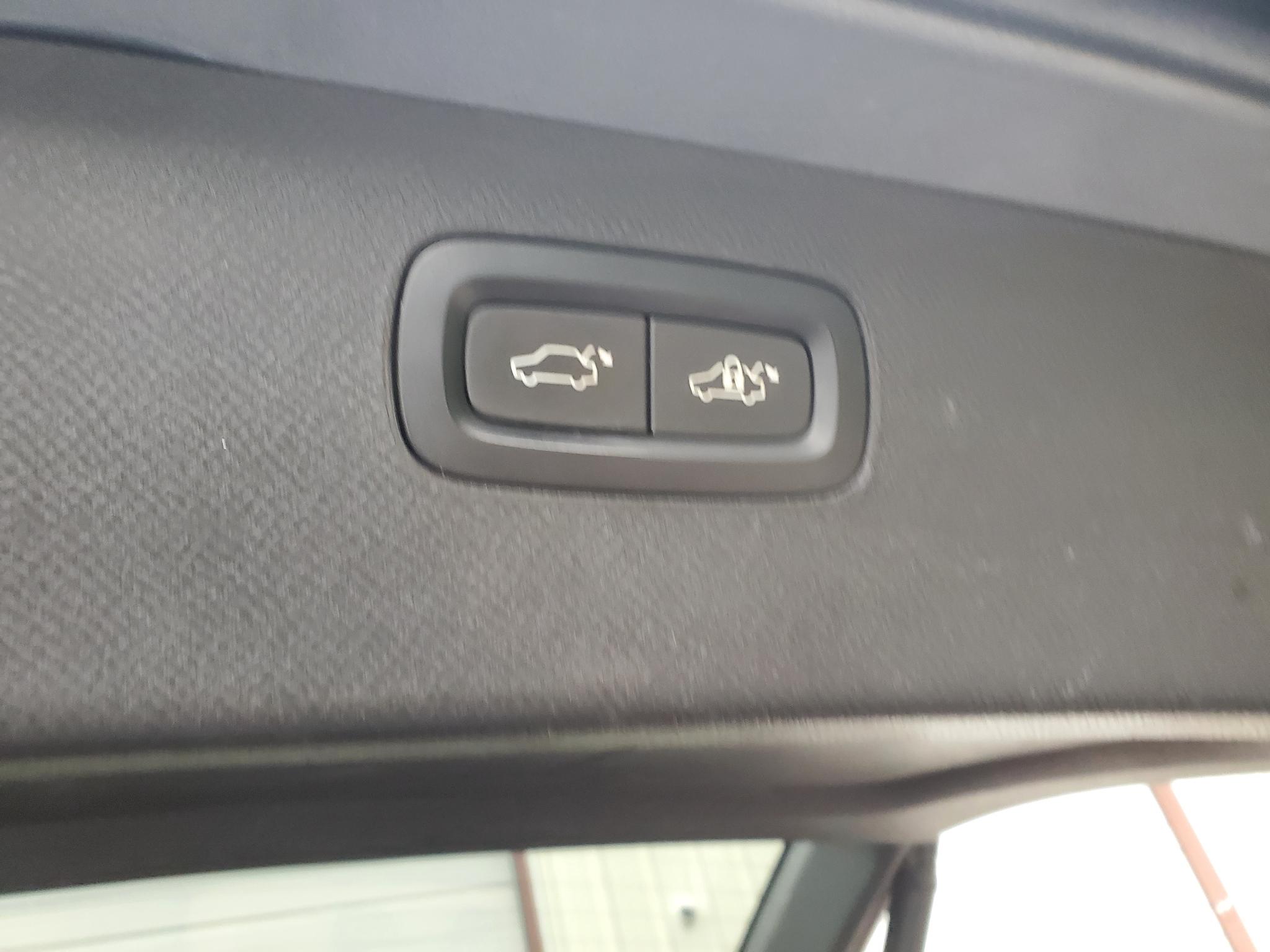 Volvo XC90 T6 AWD 7-Passenger Momentum 2018