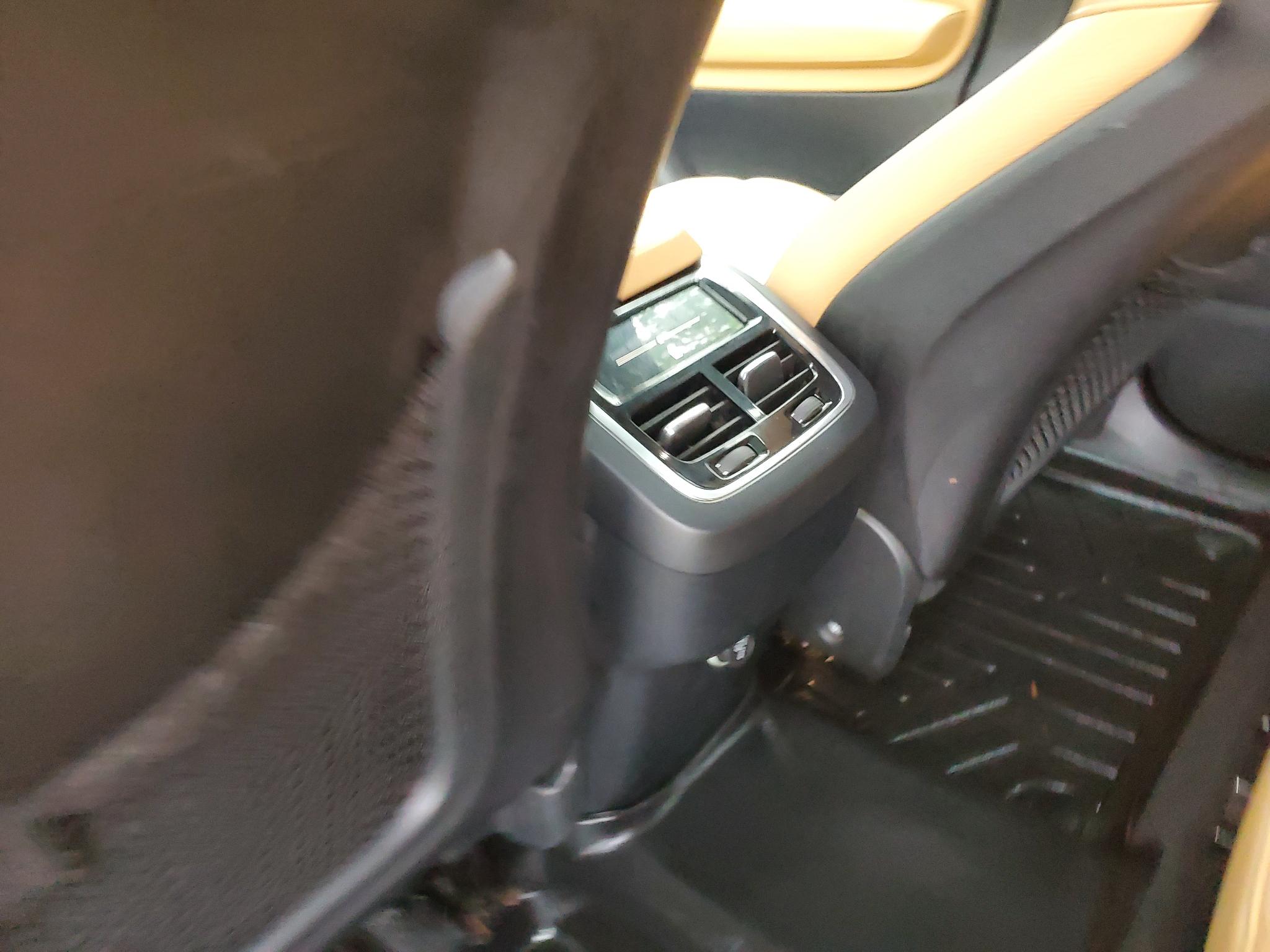 Volvo XC90 T6 AWD 7-Passenger Momentum 2018