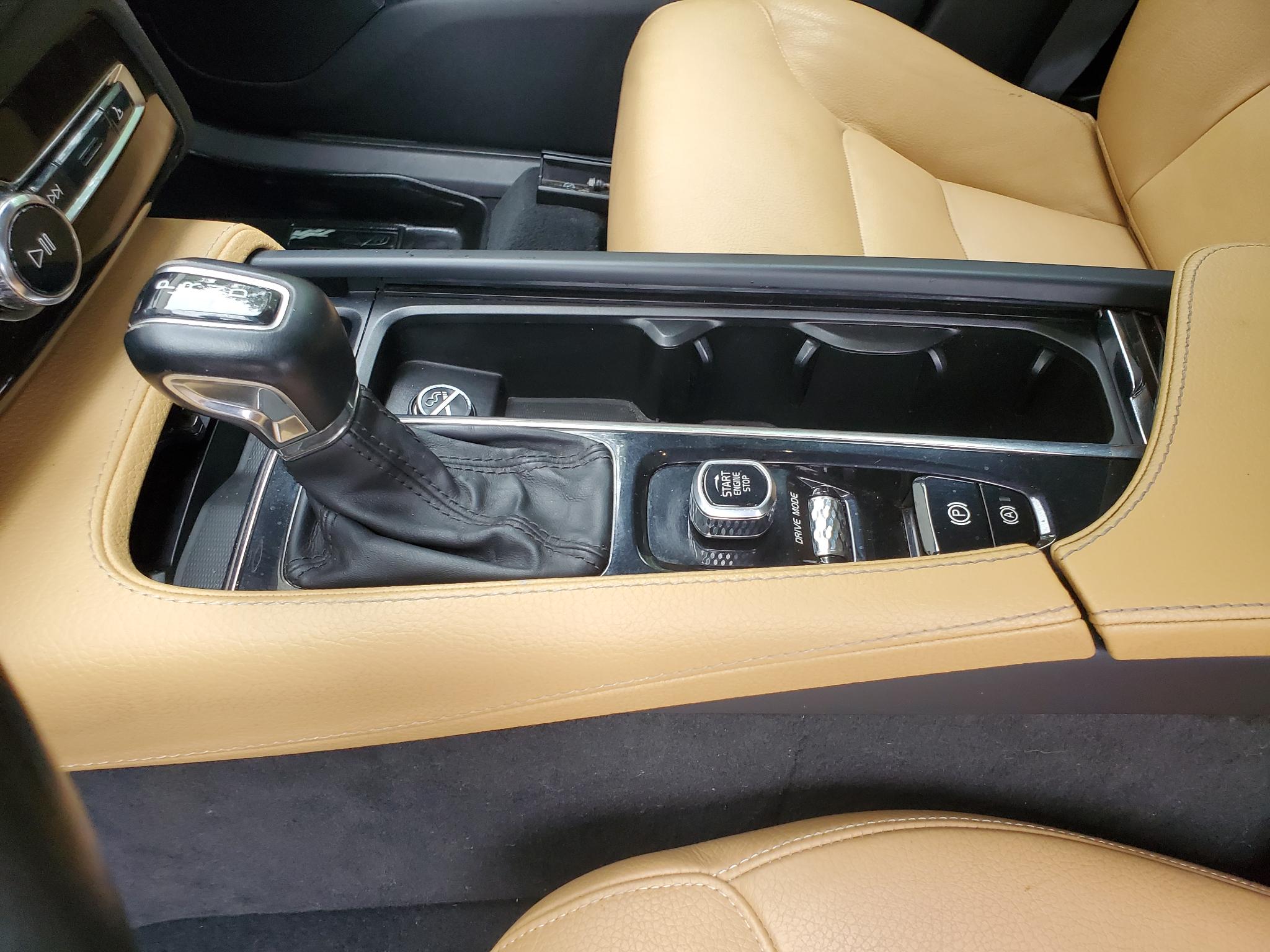 Volvo XC90 T6 AWD 7-Passenger Momentum 2018
