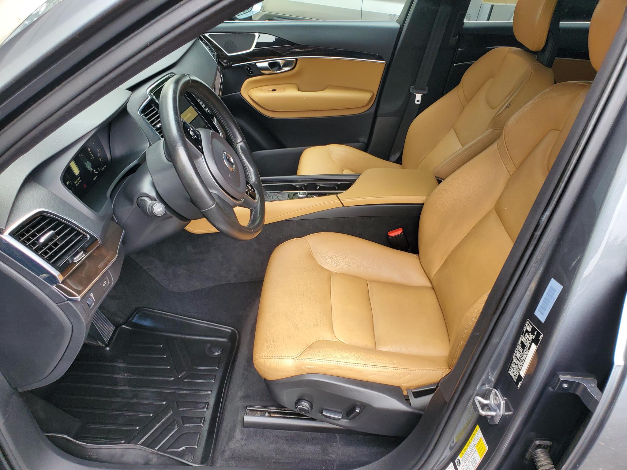 Volvo XC90 T6 AWD 7-Passenger Momentum 2018